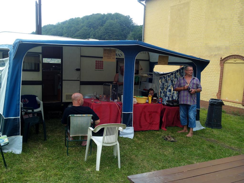 Penzion SKLAŘSKÁ HOSPODA Chřibská Exterior foto